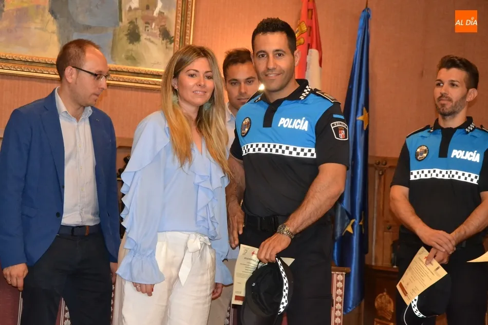 Foto 4 - La Polic&iacute;a Local da la bienvenida a sus 7 nuevos agentes, con los que solventa su &ldquo;situaci&oacute;n...