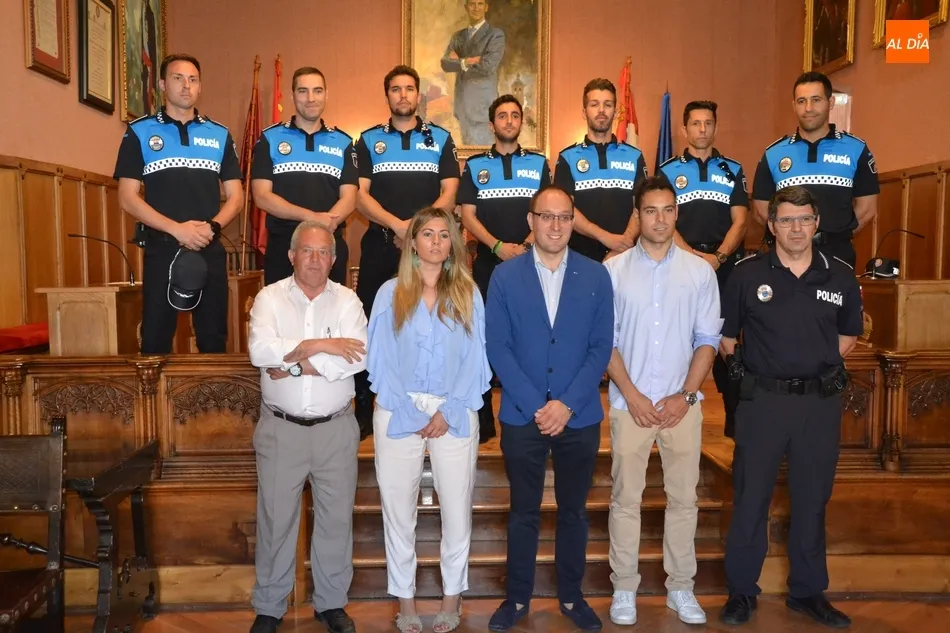 Foto 2 - La Polic&iacute;a Local da la bienvenida a sus 7 nuevos agentes, con los que solventa su &ldquo;situaci&oacute;n...