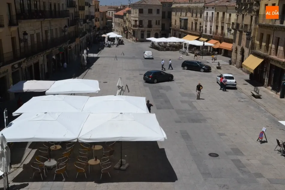 Foto 6 - La Plaza Mayor estrena su imagen veraniega  
