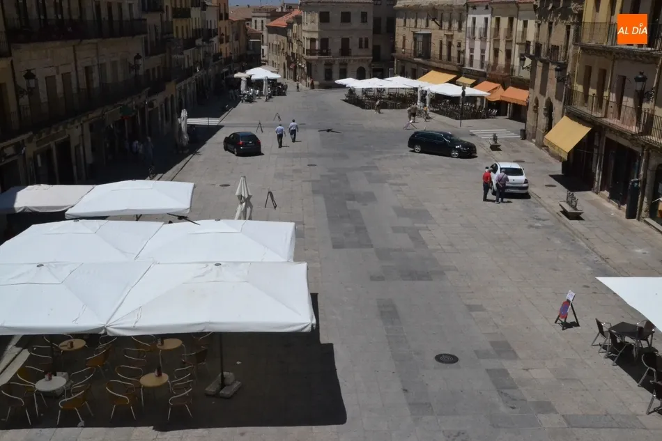 Foto 4 - La Plaza Mayor estrena su imagen veraniega  