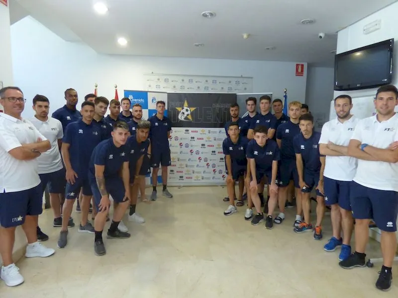 Participantes en Foot Talent junto a los organizadores