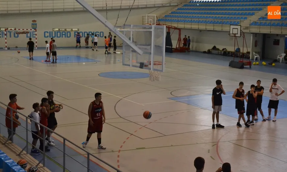 Foto 4 - Los dos pabellones de Ciudad Rodrigo se llenan de basket de la mano del Fuenlabrada  