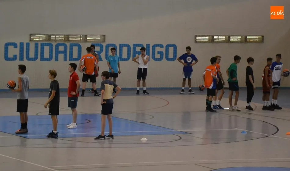 Los dos pabellones de Ciudad Rodrigo se llenan de basket de la mano del Fuenlabrada  