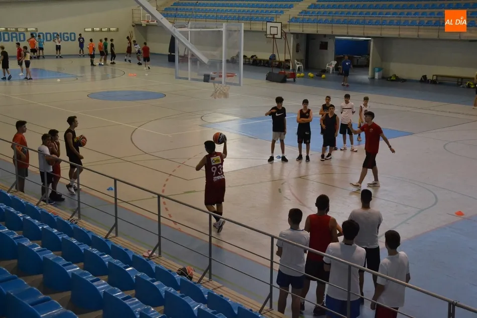 Foto 3 - Los dos pabellones de Ciudad Rodrigo se llenan de basket de la mano del Fuenlabrada  