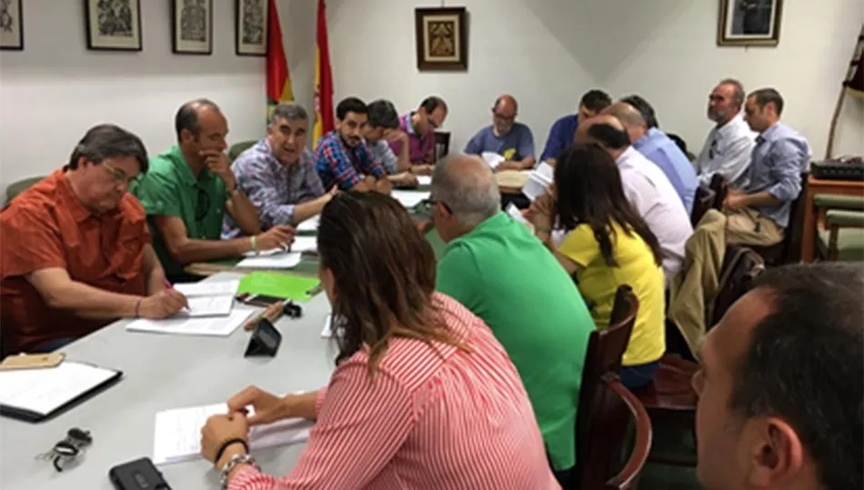 A la reuniçón asistieron repreentantes de 35 colectivos de toda Espaá