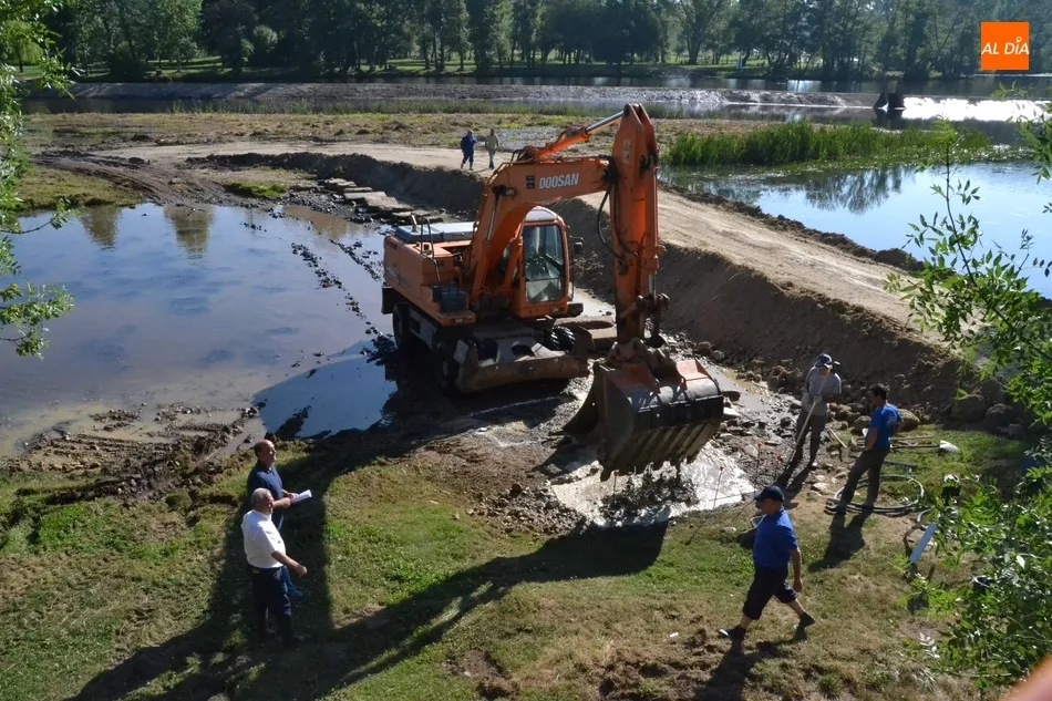 Foto 5 - En marcha la construcci&oacute;n de la pasarela para salvar el r&iacute;o en la zona de los pontones  