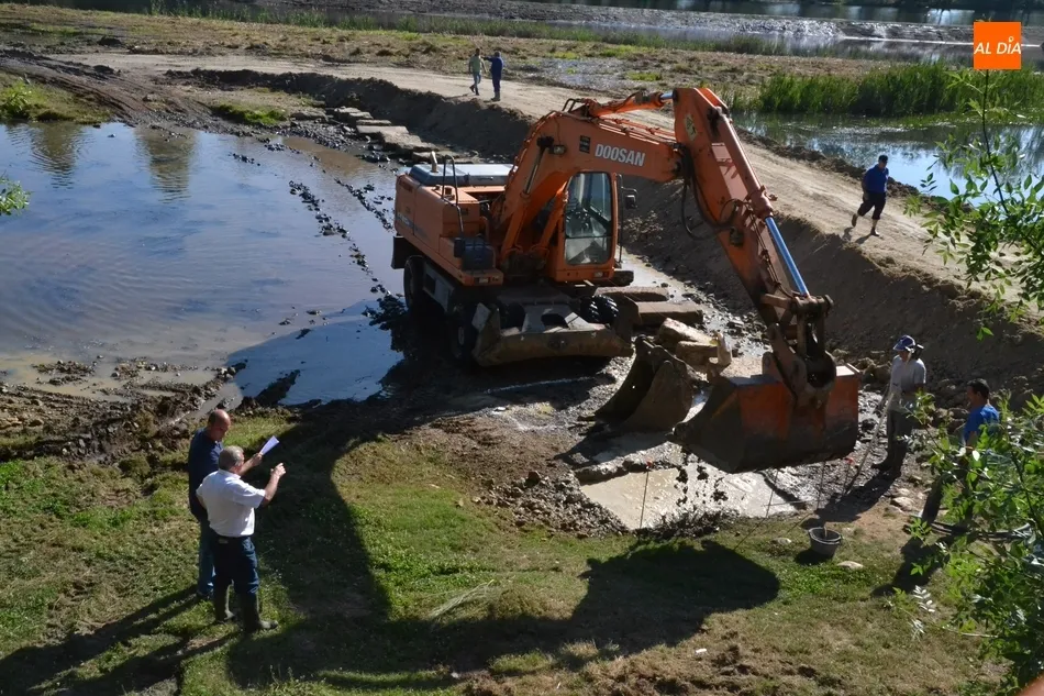 Foto 6 - En marcha la construcci&oacute;n de la pasarela para salvar el r&iacute;o en la zona de los pontones  