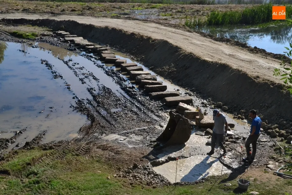 Foto 7 - En marcha la construcci&oacute;n de la pasarela para salvar el r&iacute;o en la zona de los pontones  
