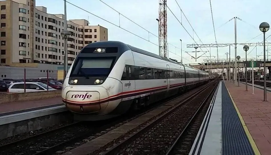 Uno de los trenes que unen Salamanca con Barcelona. Foto de archivo