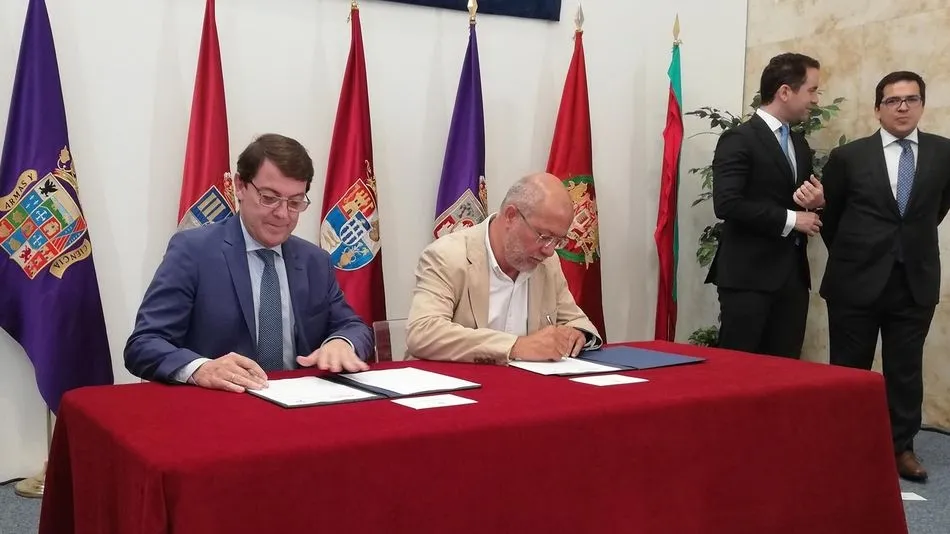 Alfonso Fernández Mañueco y Francisco Igea han rubricado este martes un pacto de Gobierno. Foto: E. P.
