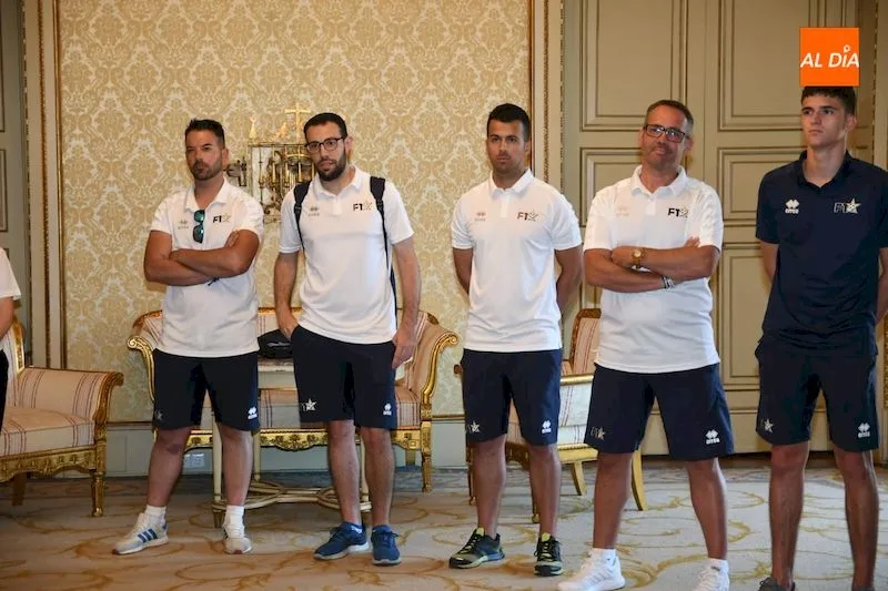 Foto 8 - Los participantes de Foot Talent son recibidos en el Ayuntamiento de Salamanca