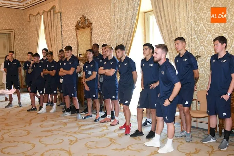 Foto 7 - Los participantes de Foot Talent son recibidos en el Ayuntamiento de Salamanca