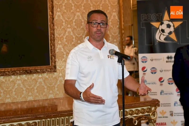 Foto 6 - Los participantes de Foot Talent son recibidos en el Ayuntamiento de Salamanca