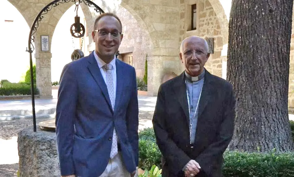 El administrador apostólico de la Diócesis recibe al alcalde de Miróbriga  