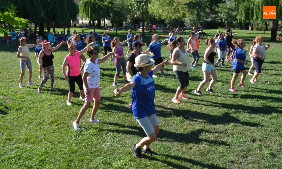 Animado estreno de la Summer Party en El Picón con la primera sesión de Rumba Fit  