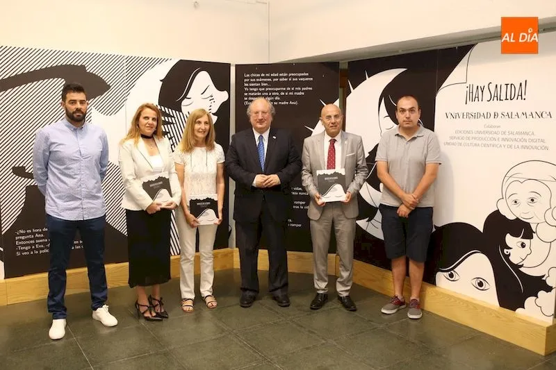 Representantes del Ayuntamiento y de la Universidad de Salamanca en la inauguración de la exposición / Francisco Cañizal