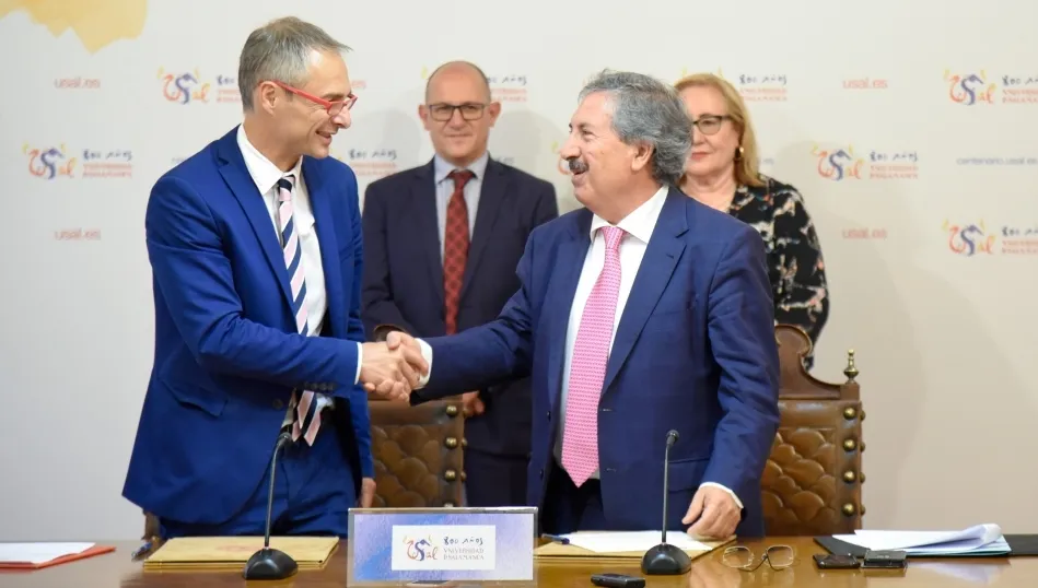 El rector de la Universidad de Salamanca (USAL), Ricardo Rivero, y el vocal del Consejo General del Poder Judicial (CGPJ) Rafael Mozo Muelas. Foto USAL