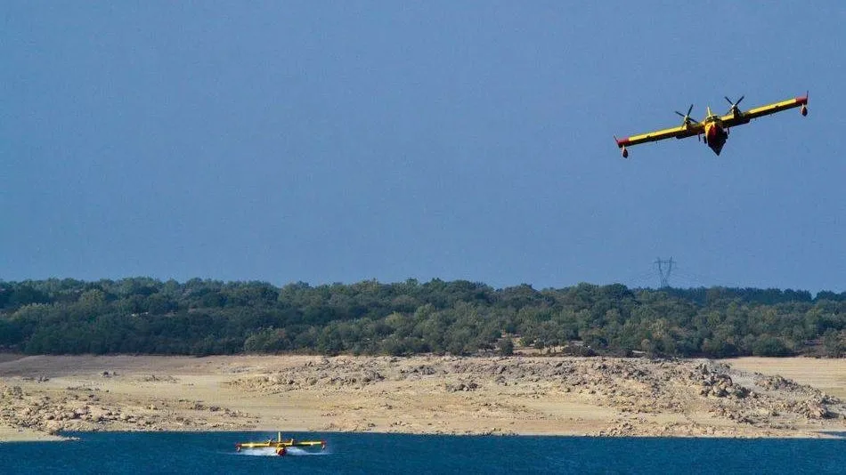 ‘Lucha de dos’ de Ana María García, foto ganadora del XIV Certamen de Fotografía ‘El pantano y su entorno’