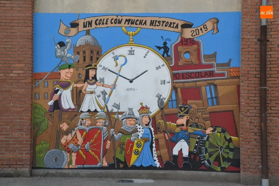 Foto 3 - As&iacute; luce el gran mural hist&oacute;rico creado este curso en el Colegio San Francisco  