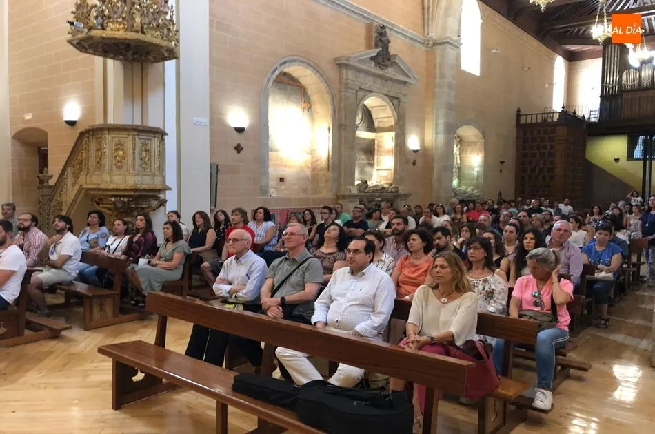 El Padre Luis Arostegui presidió la eucaristía que clausuraba el congreso