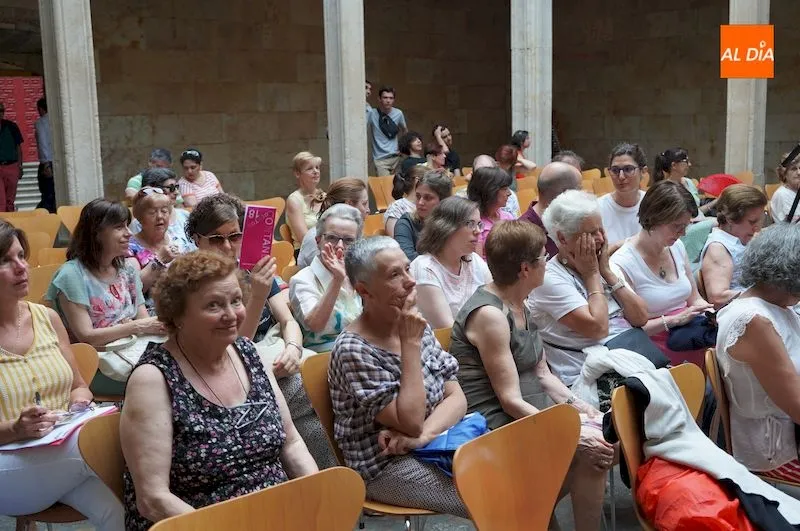 Foto 7 - Diego Magdaleno acerca a Salamanca &lsquo;El Coso&rsquo; en el marco del XVIII Festival Contando Cuentos  