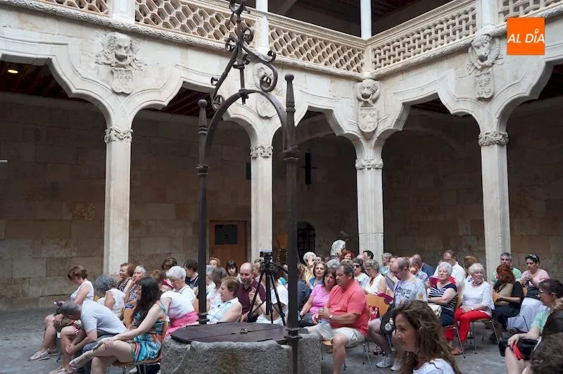 Foto 4 - Diego Magdaleno acerca a Salamanca &lsquo;El Coso&rsquo; en el marco del XVIII Festival Contando Cuentos  