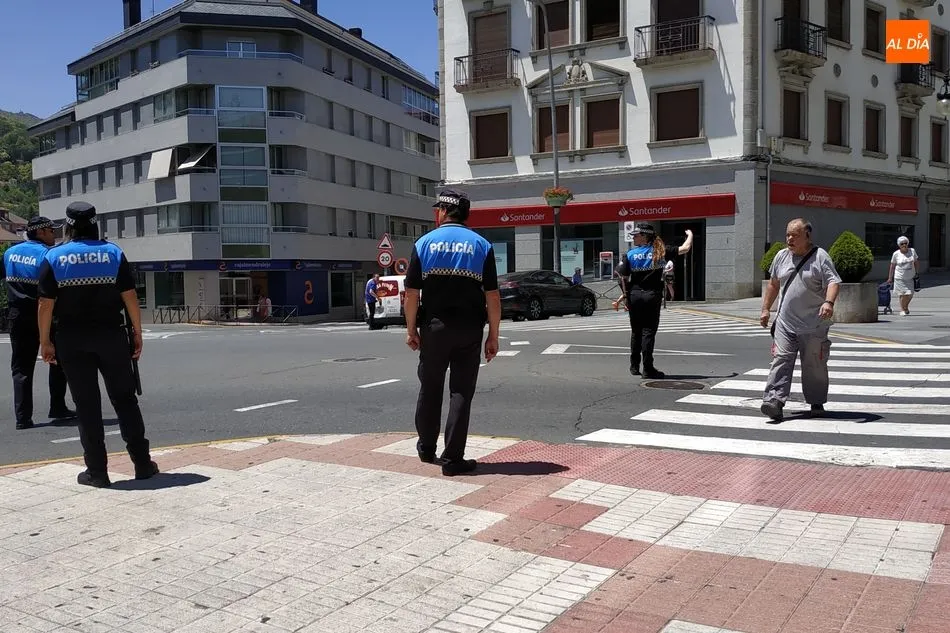 Foto 2 - Cinco j&oacute;venes polic&iacute;as realizan pr&aacute;cticas en B&eacute;jar para incorporarse a la plantilla municipal