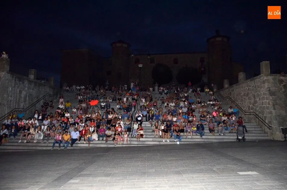 Foto 7 - El avance de &lsquo;Homini Lupus&rsquo; despierta la expectaci&oacute;n en la Plaza Mayor de B&eacute;jar