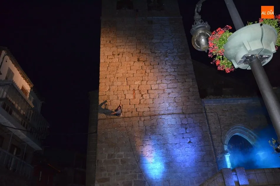 Foto 4 - El avance de &lsquo;Homini Lupus&rsquo; despierta la expectaci&oacute;n en la Plaza Mayor de B&eacute;jar