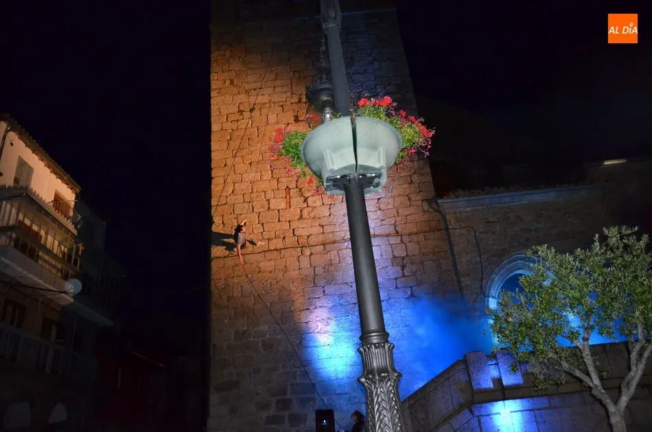 Foto 3 - El avance de &lsquo;Homini Lupus&rsquo; despierta la expectaci&oacute;n en la Plaza Mayor de B&eacute;jar