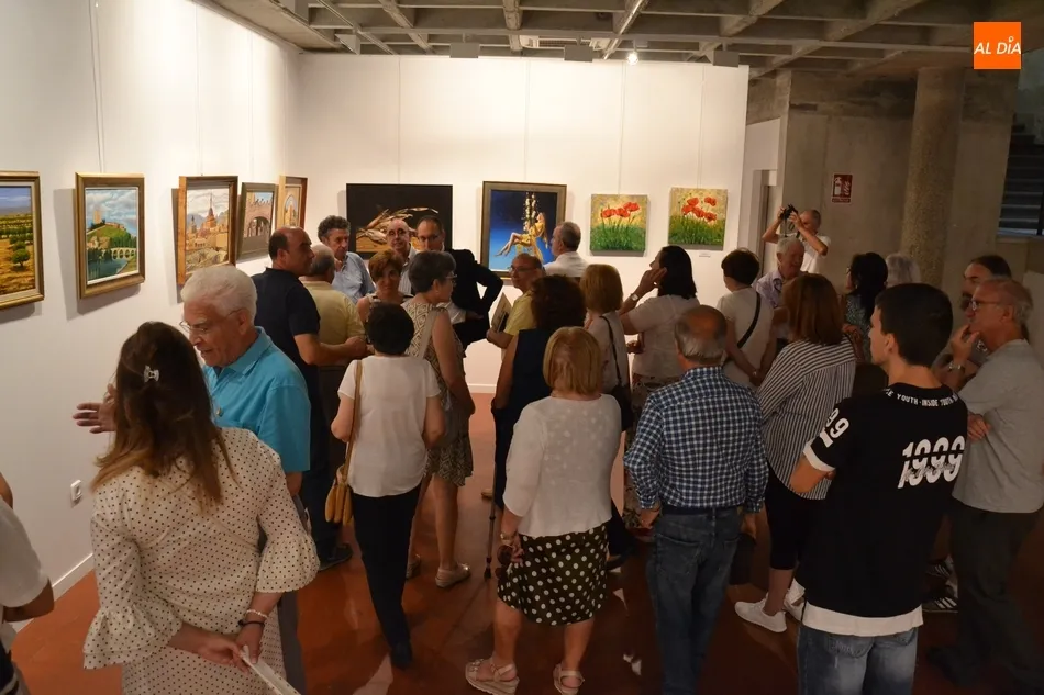 Foto 7 - El Taller de Pintura homenajea en la inauguraci&oacute;n de su exposici&oacute;n de fin de curso a un alumno...
