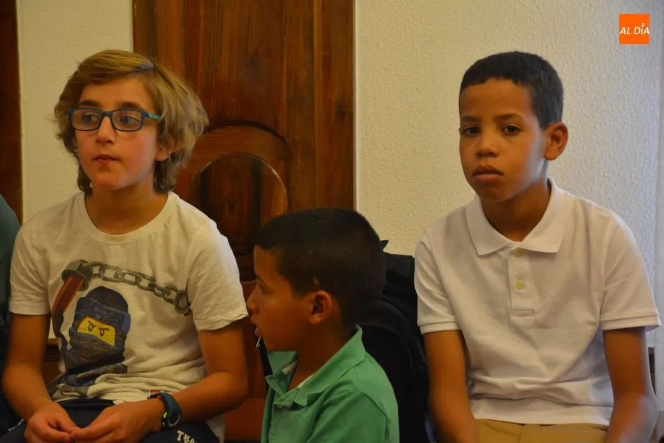 Foto 3 - La subdelegada del Gobierno recibe a los 24 ni&ntilde;os saharauis que pasan el verano en Salamanca