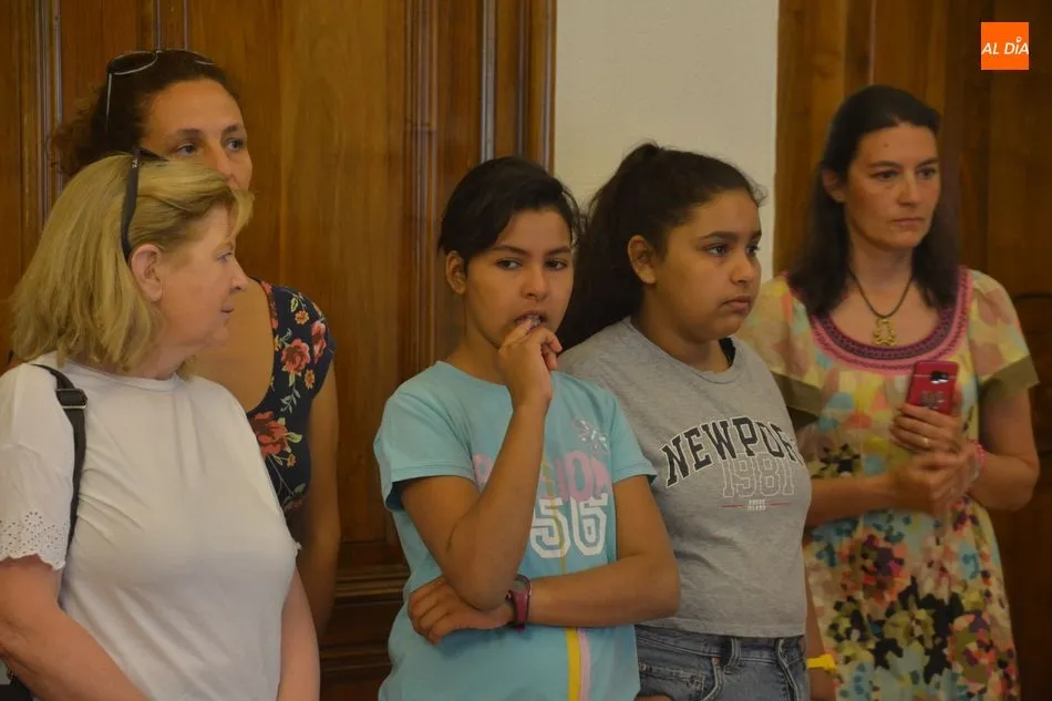 Foto 5 - La subdelegada del Gobierno recibe a los 24 ni&ntilde;os saharauis que pasan el verano en Salamanca