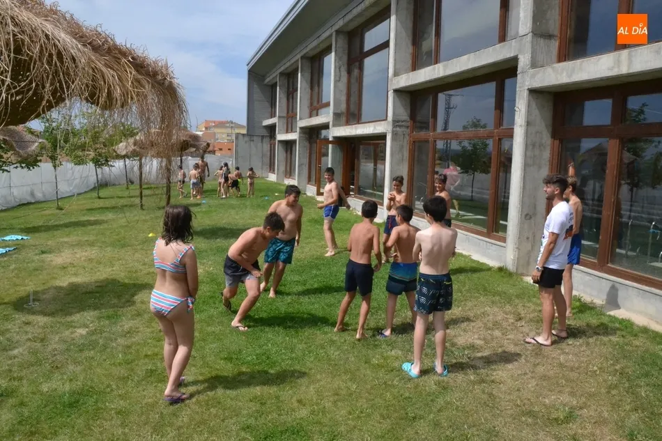 Foto 2 - El Centro Acu&aacute;tico recibe a los alumnos del Mir&oacute;briga Campus  