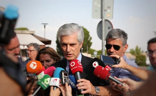 Foto 3 - Personalidades del mundo de la cultura despiden a Arturo Fern&aacute;ndez en el tanatorio