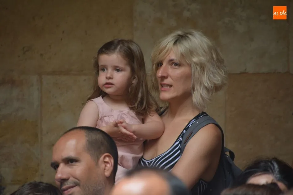 Foto 5 - La Chica Charcos entretiene a los m&aacute;s peque&ntilde;os con su &lsquo;micro-concierto de historias&rsquo;