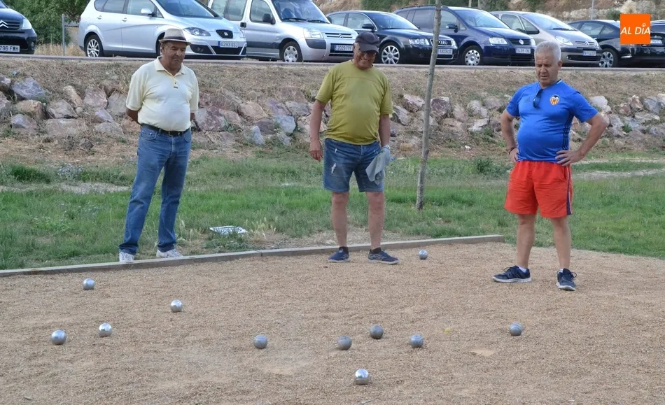 Foto 9 - El Grupo Scout Kennedy congrega tanto a j&oacute;venes como a mayores en su torneo de petanca  