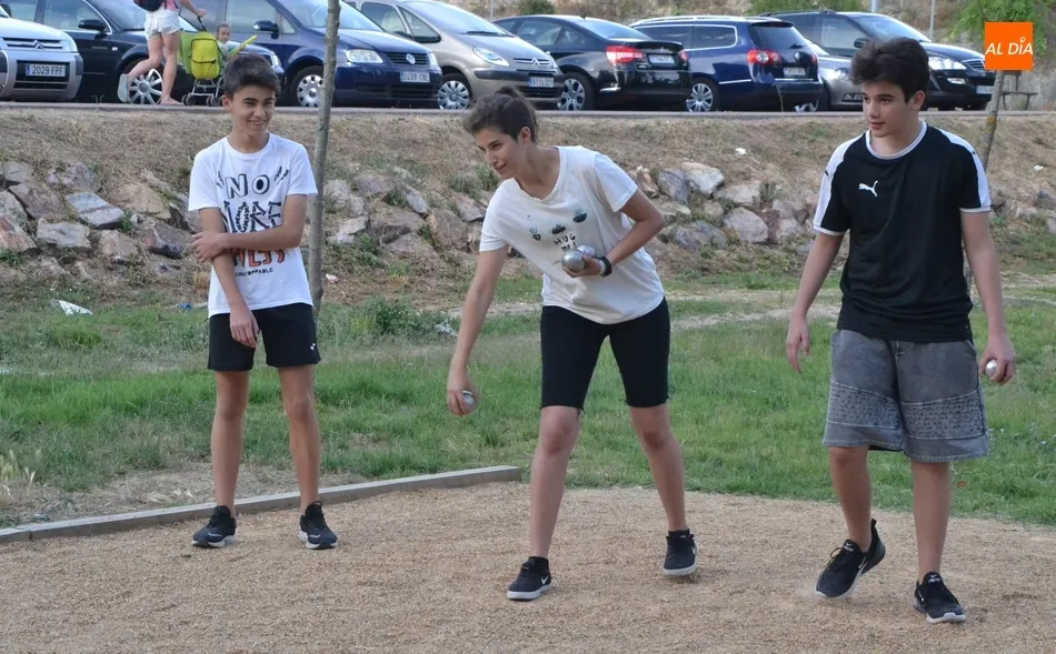 Foto 2 - El Grupo Scout Kennedy congrega tanto a j&oacute;venes como a mayores en su torneo de petanca  