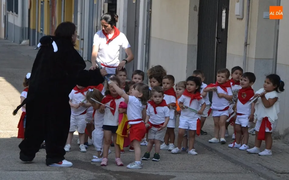 Foto 9 - La Escuela Infantil de Ciudad Rodrigo corre el primer encierro de los Sanfermines 2019  