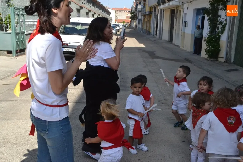 Foto 7 - La Escuela Infantil de Ciudad Rodrigo corre el primer encierro de los Sanfermines 2019  