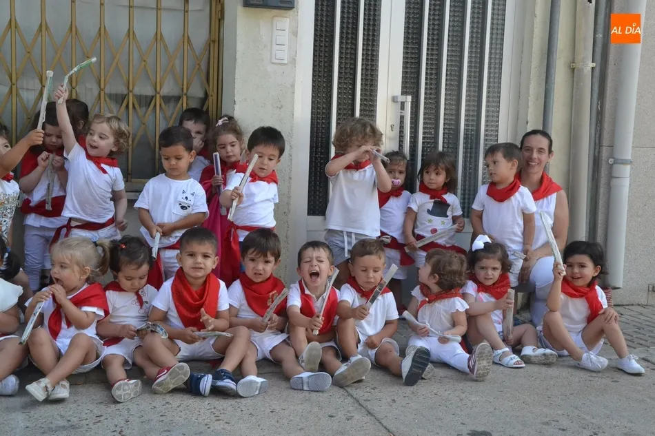 Foto 3 - La Escuela Infantil de Ciudad Rodrigo corre el primer encierro de los Sanfermines 2019  
