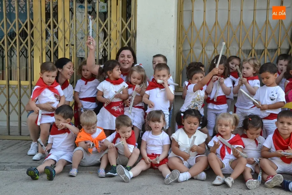 Foto 4 - La Escuela Infantil de Ciudad Rodrigo corre el primer encierro de los Sanfermines 2019  