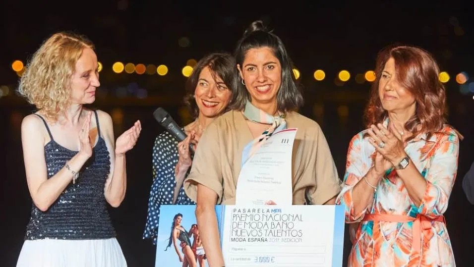 La salmantina Samara Tamames recibe su premio en este certamen