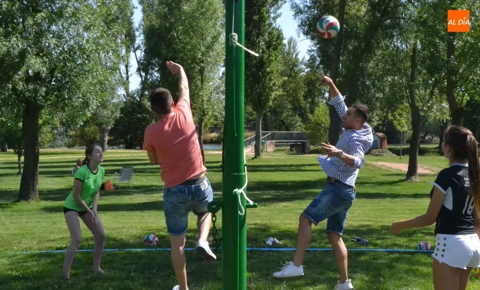Foto 6 - Habilitada una pista de voleibol en la Alameda Vieja  