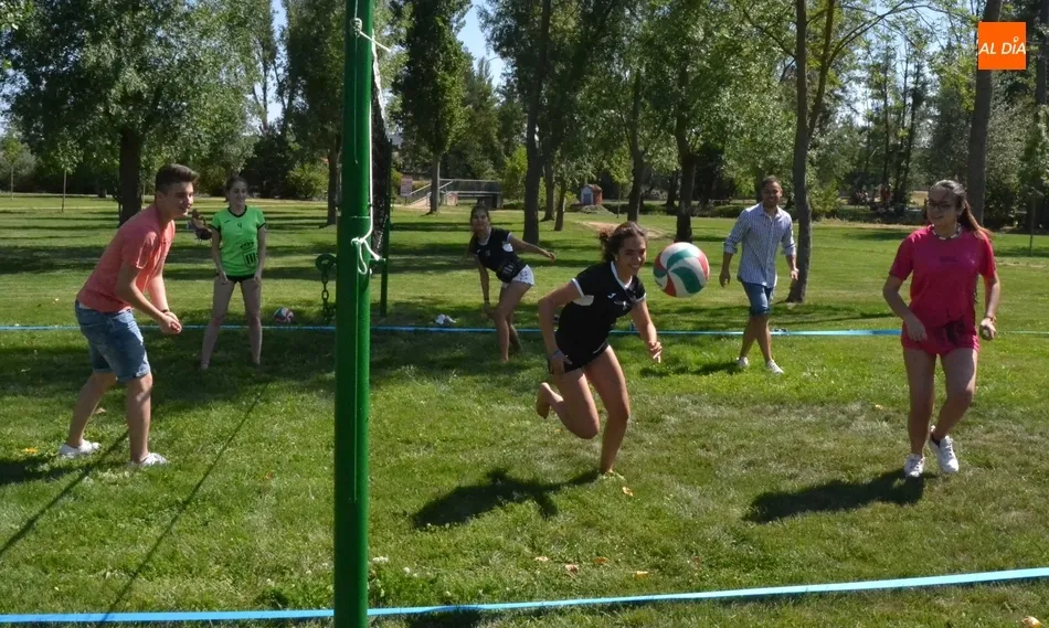 Foto 4 - Habilitada una pista de voleibol en la Alameda Vieja  