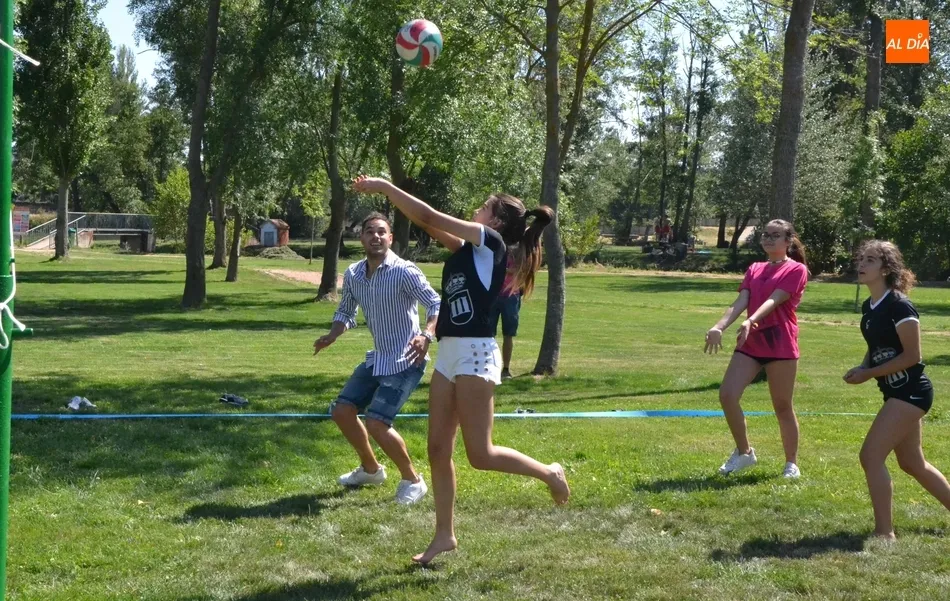 Foto 7 - Habilitada una pista de voleibol en la Alameda Vieja  