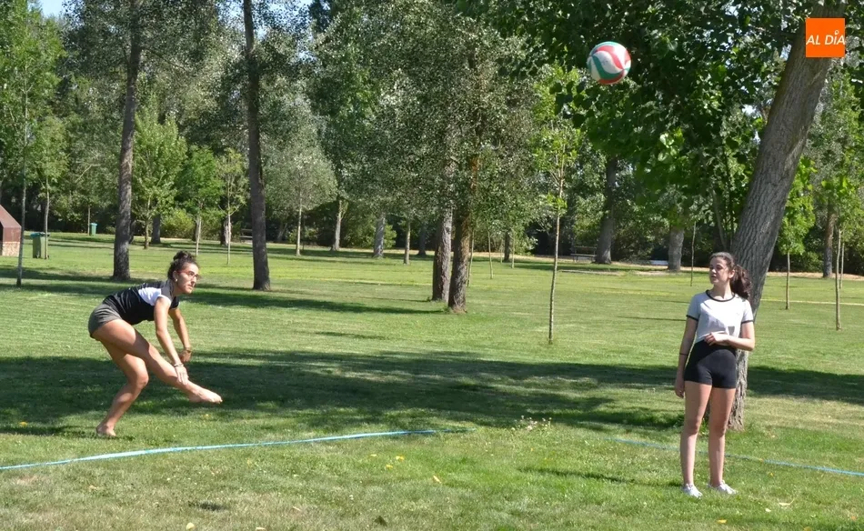 Foto 3 - Habilitada una pista de voleibol en la Alameda Vieja  