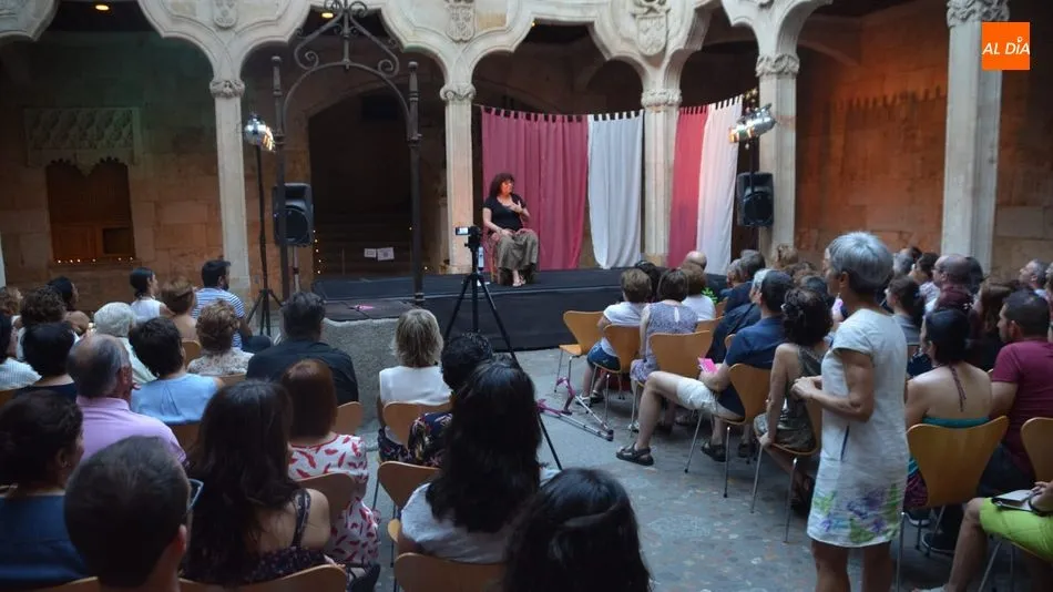 Claudia Fonseca ha presentado Historias de mis tías en la Casa de las Conchas. Foto: Lydia González