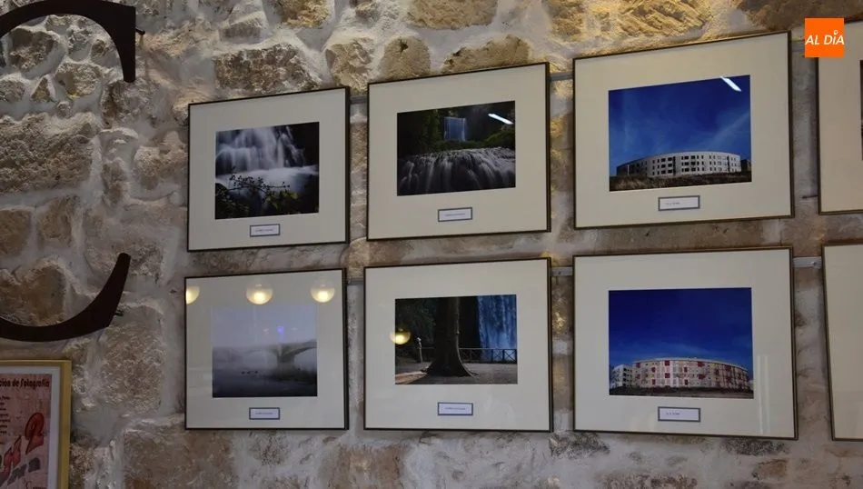 Algunas de las obras de esta muestra fotográfica en el Casino
