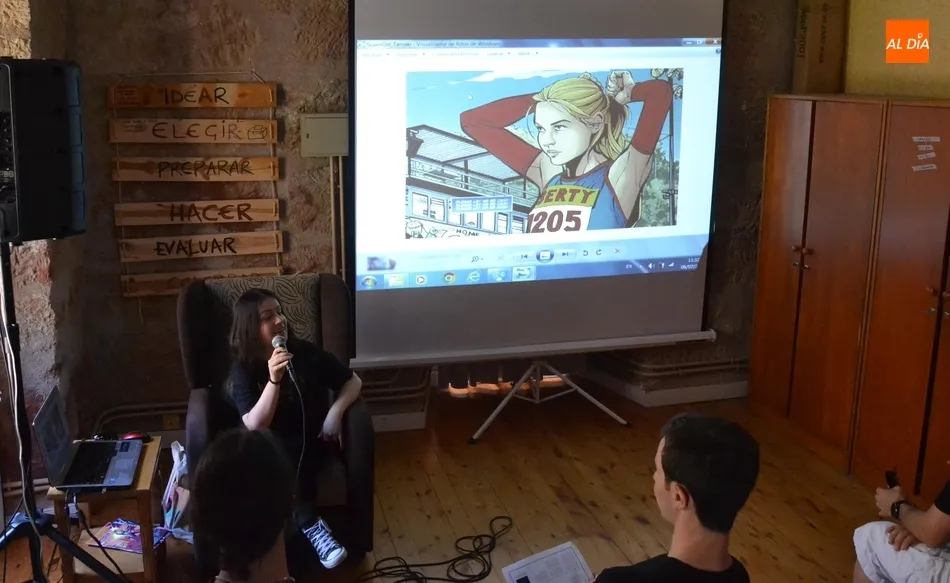 Dulce inicio de la 2ª Cómic Con gracias a una tarta en forma de espada de Conan  